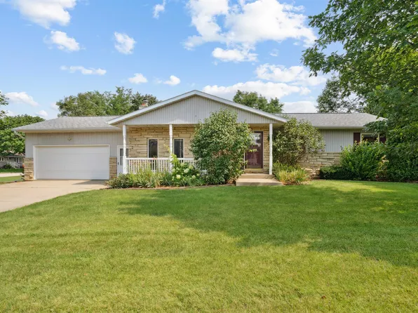 1105 5th Ave SE, Cascade, IA 52033