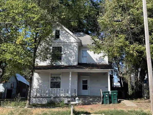 109 S 15th St, Parsons, KS 67357