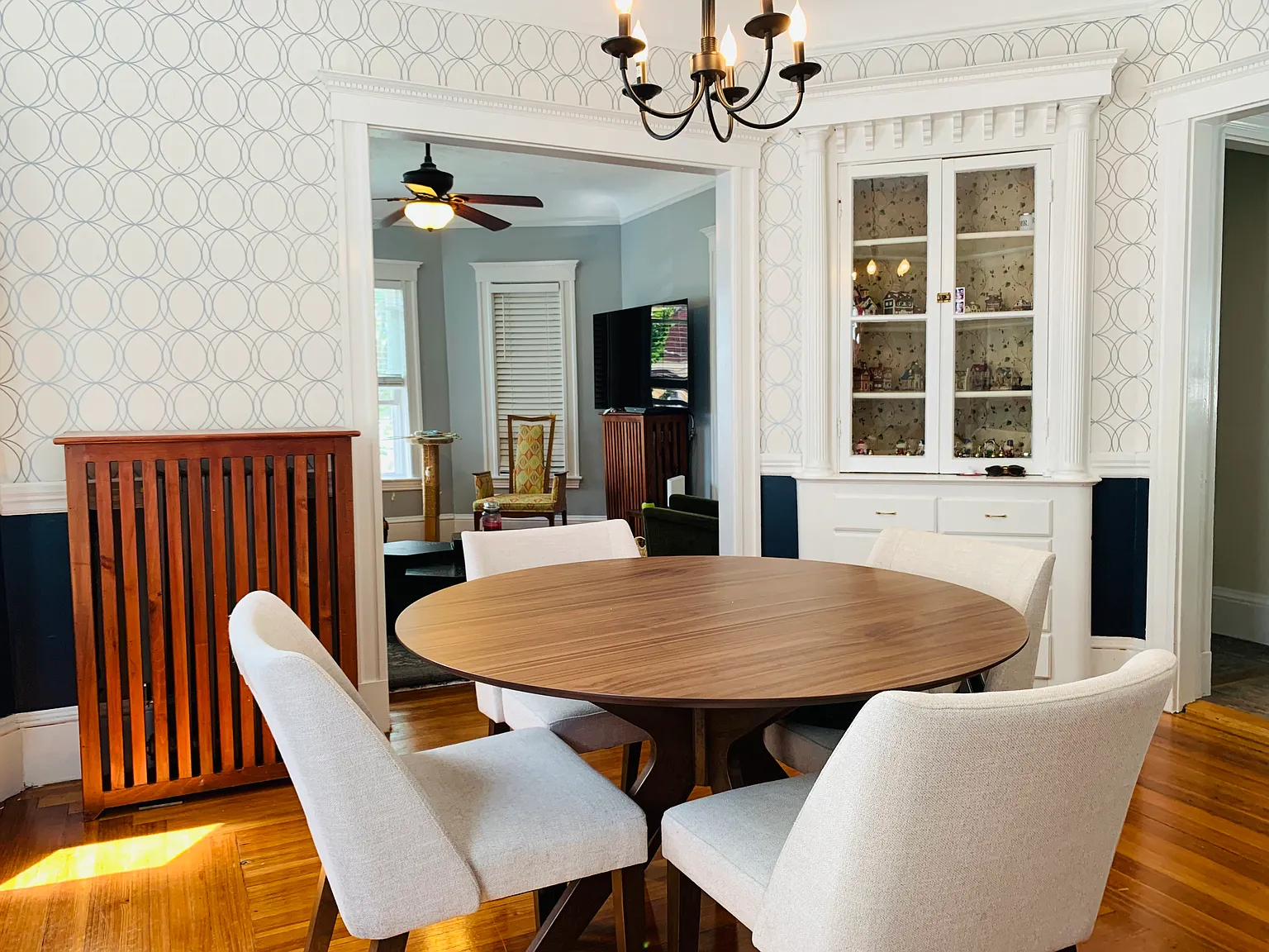 2 bed, 1100 sqft, $3,200 — Photo 2