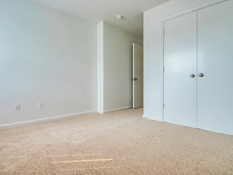 Crestview Apartments — Photo 33