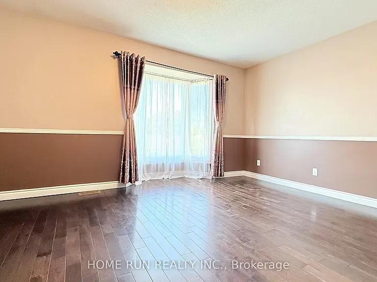 2067 Legrand Cres — Photo 16