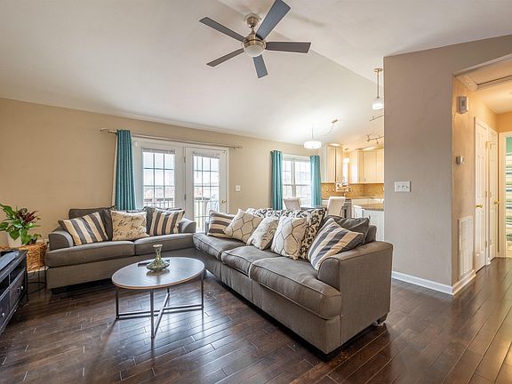 5th image of 815 New Village Dr NW