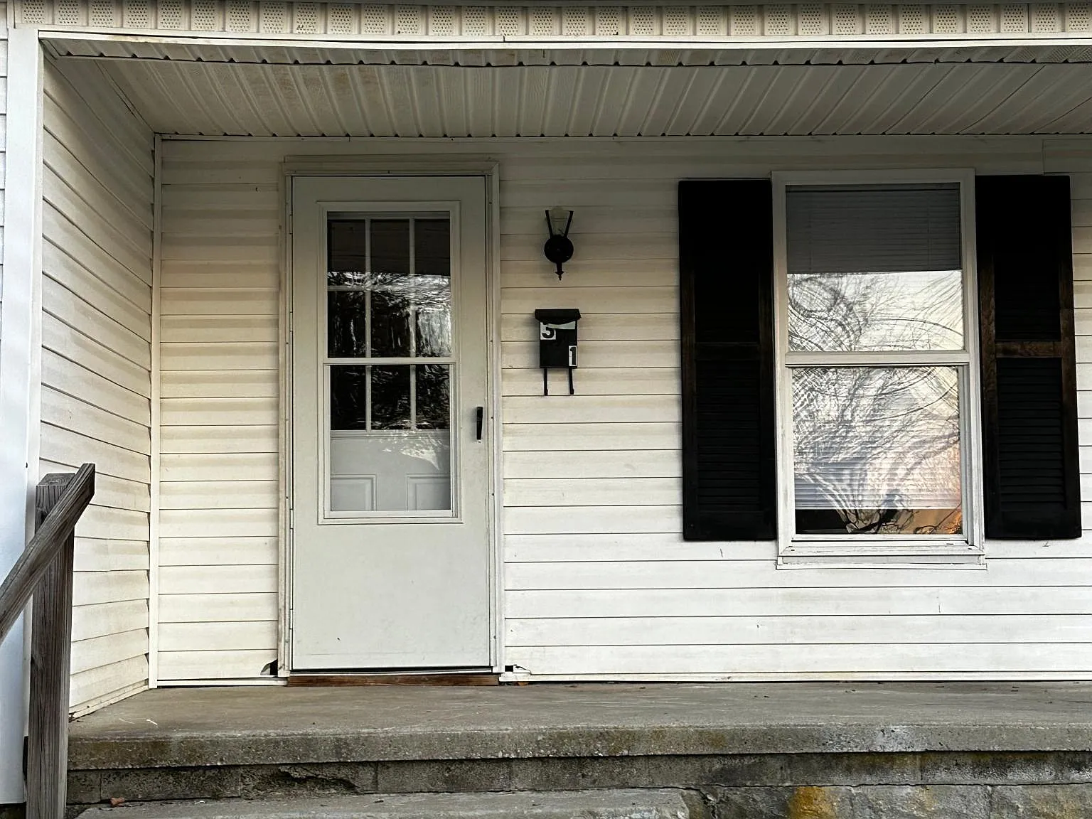 31 Franklin Ave — Photo 2