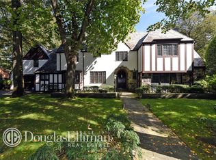 9 Merrivale Rd, Great Neck, NY 11021