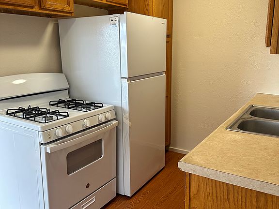 3rd image of 901 J St APT 6