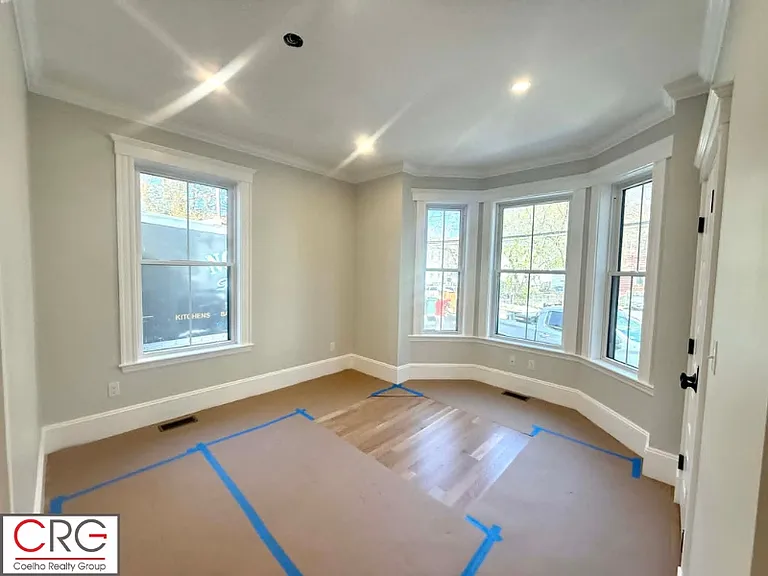 168-170 Webster Ave #1 — Photo 11
