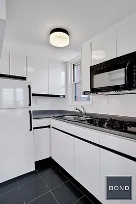 Sold by Bond New York | media 2