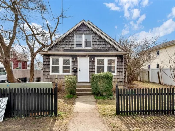 78 W 4th Street, Huntington, NY 11746