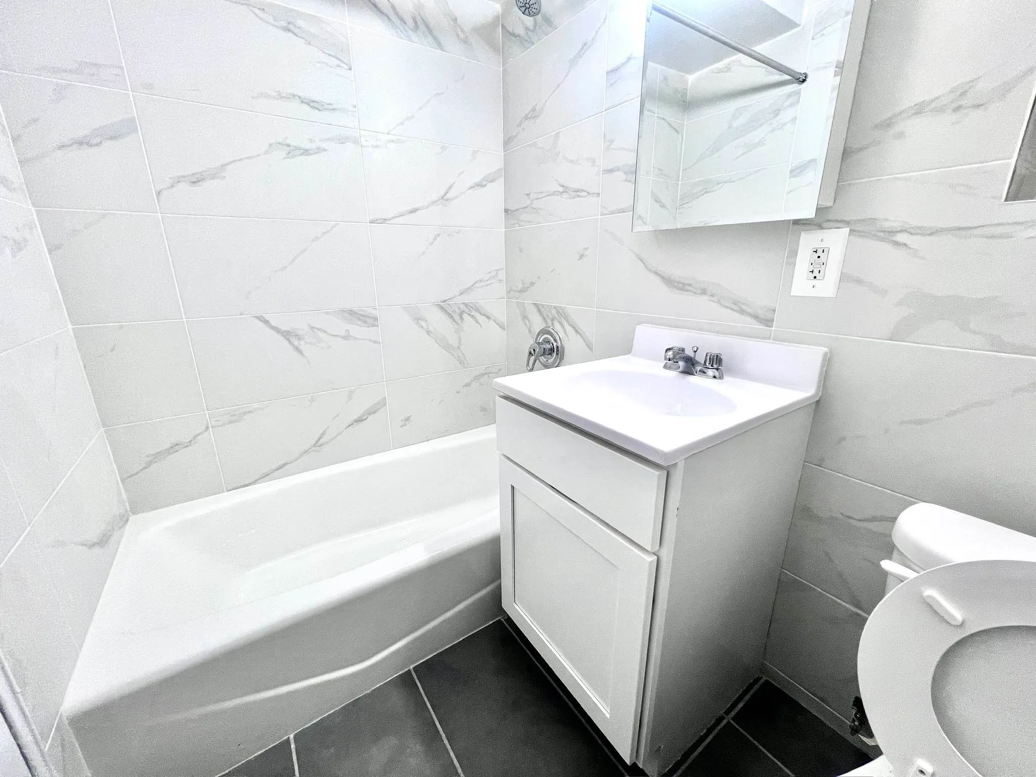 84-31 Van Wyck Expressway #2I in Briarwood, Queens | StreetEasy