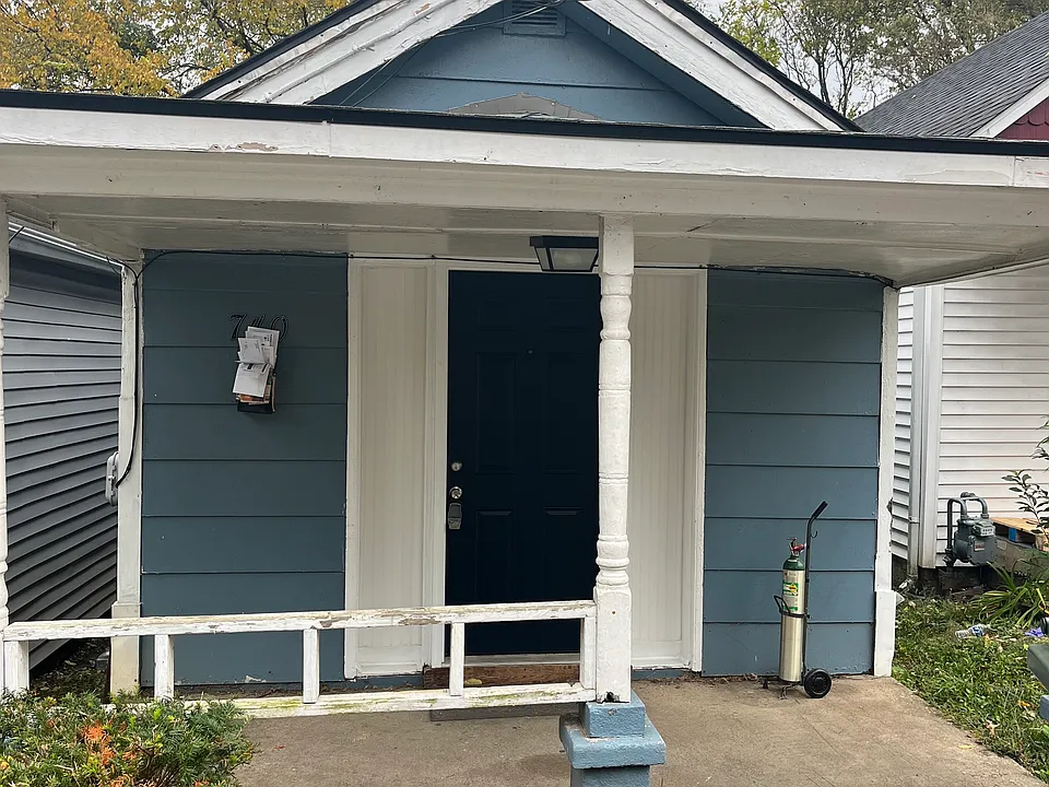 740 Dakota St