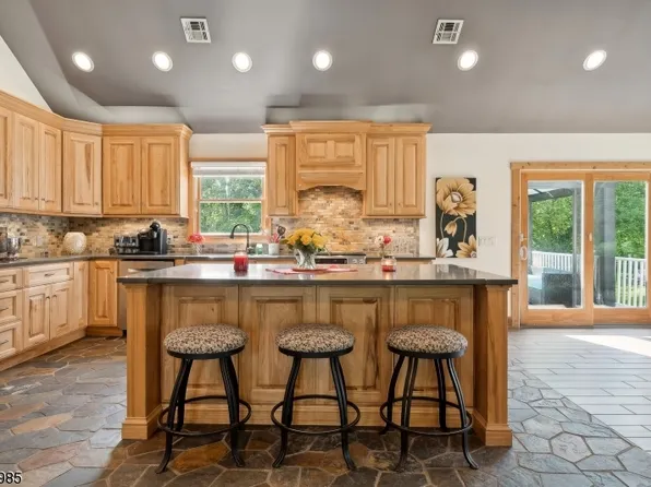 54 Broadway Ln, Fairfield Twp., NJ 07004