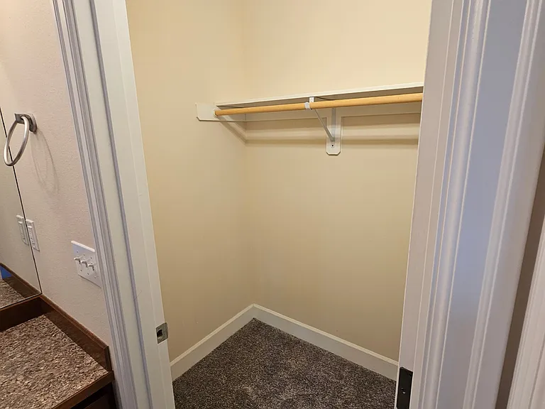 215 Glenn Abbey Pl #215 — Photo 7