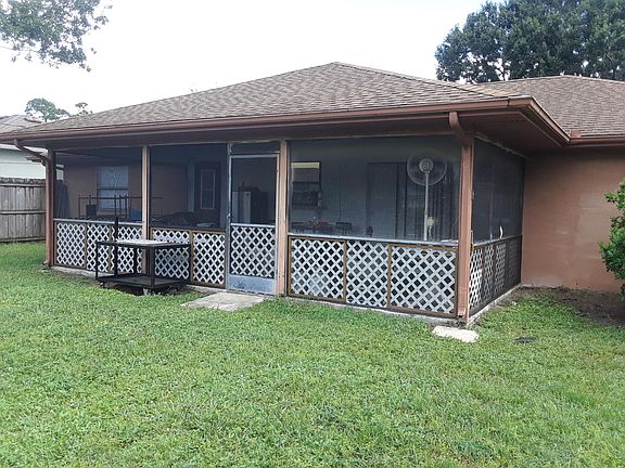 4th image of 1042 SE Seagrass Ave