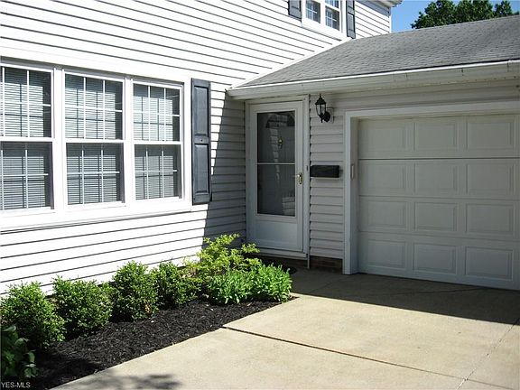3rd image of 6657 Forest Glen Ave
