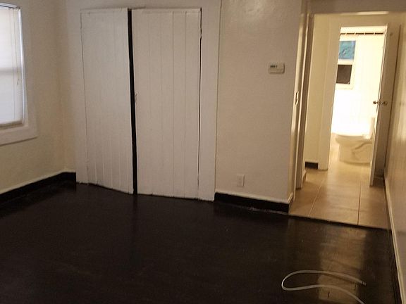 3rd image of 527 44th St #1