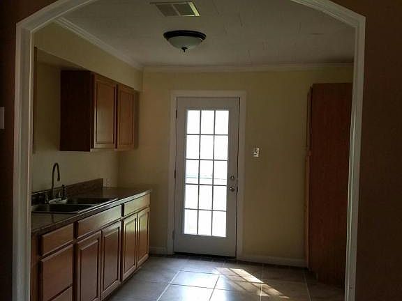 3rd image of 412 Bayard St