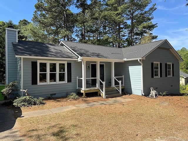 Front of house from driveway.