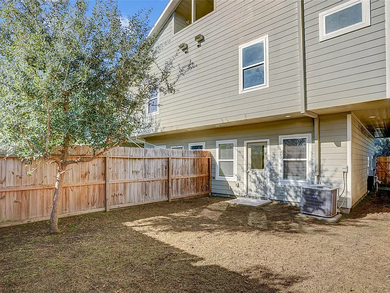 1045 Marcolin St #B — Photo 15