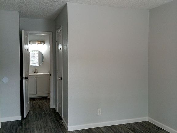 3rd image of 1207 Klondike St