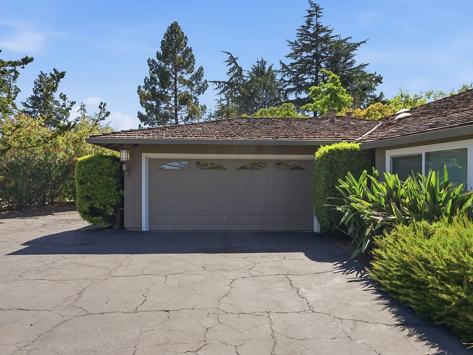 3 bed, 2.5 bath, 3581 sqft, $11,500 — Photo 3