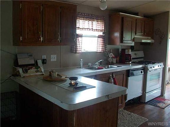 4th image of 1367 East Dr
