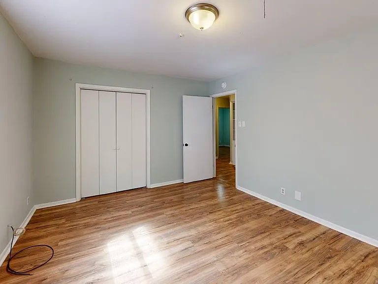 1613 Avalon Rd — Photo 2