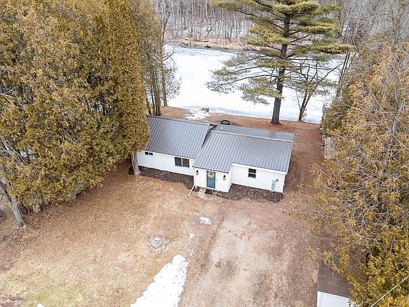 5th image of 9762 Gray Lake Rd