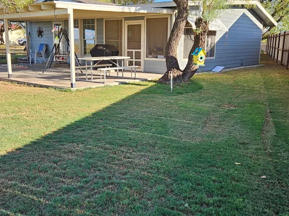 102 Lakeshore Dr, Haskell, TX 79521