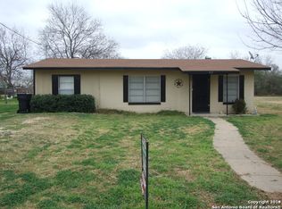 311 S Jamison Dr, Devine, TX 78016