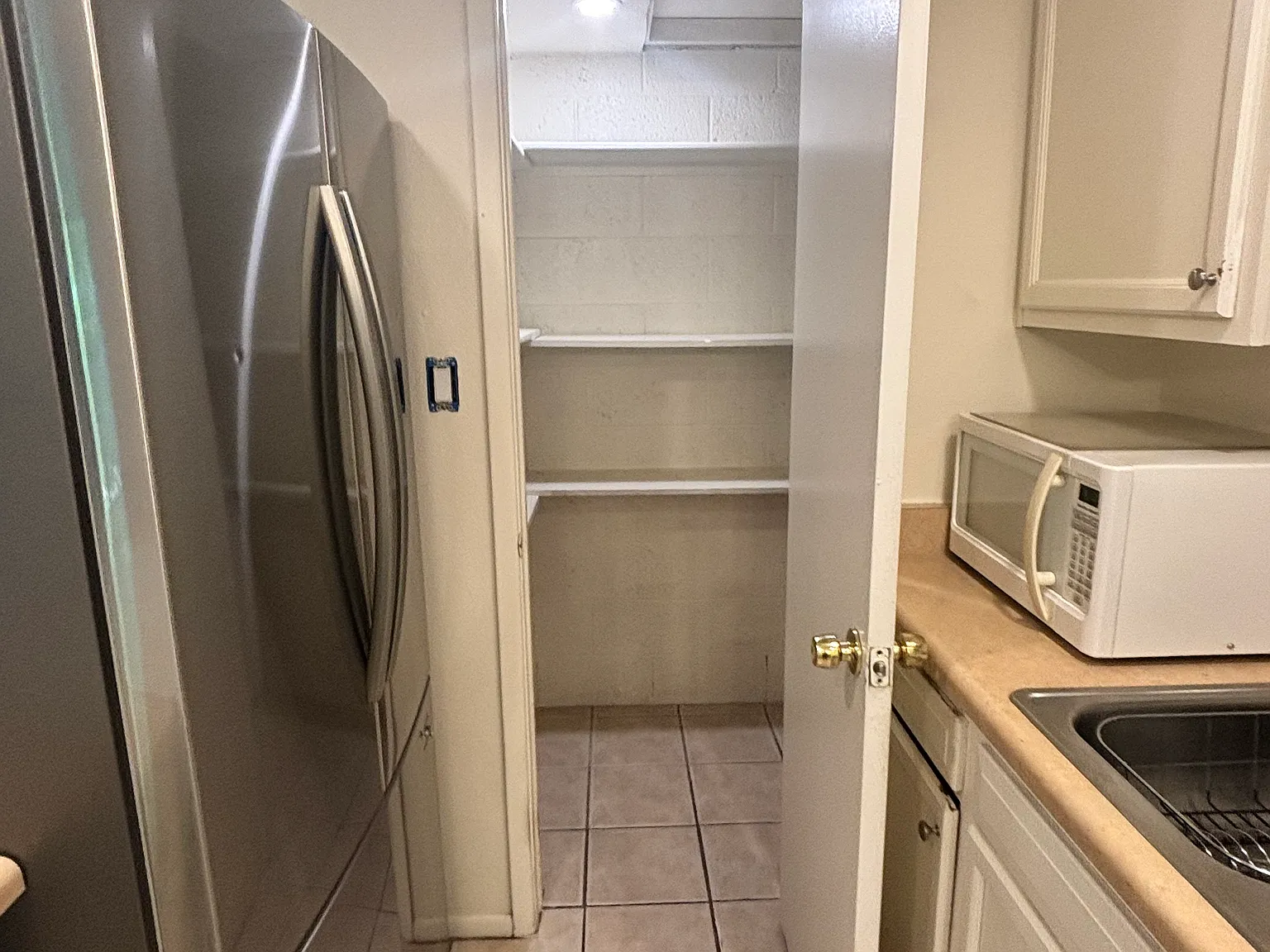 3 bed, 1.5 bath, 1008 sqft, $1,800 — Photo 4