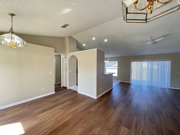 5th image of 3803 Weetamoo Cir
