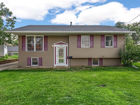 2nd image of 1433 Pawnee Dr NW