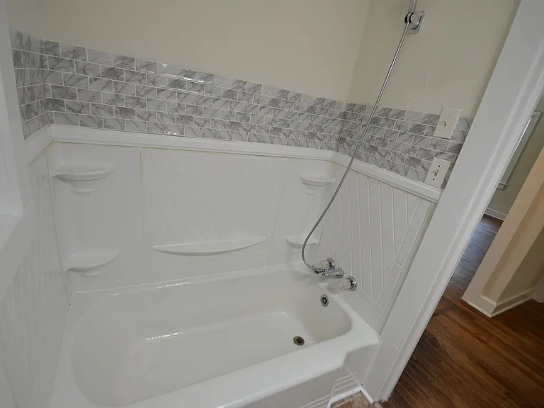100 Caldwell St — Photo 12
