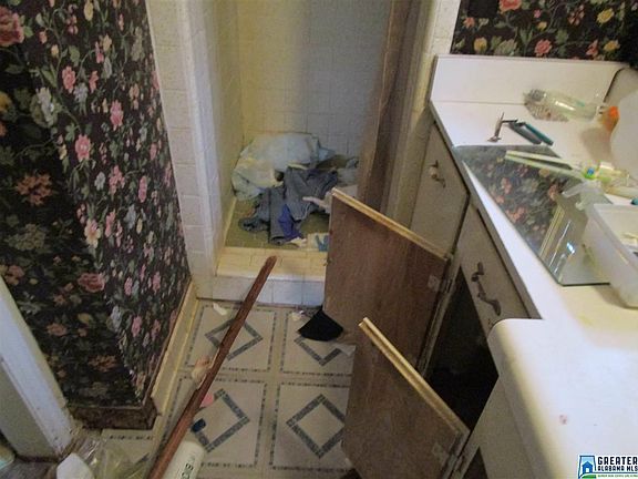 5th image of 1708 Crestwood Ave