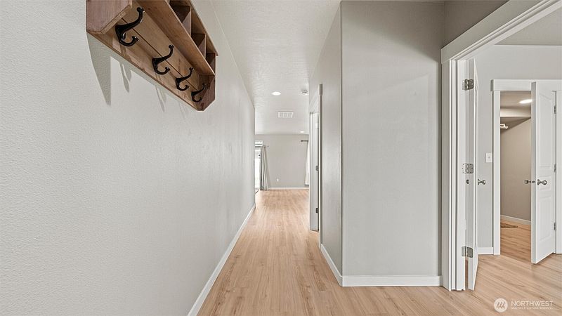 3rd image of 543 SW Angelina Loop