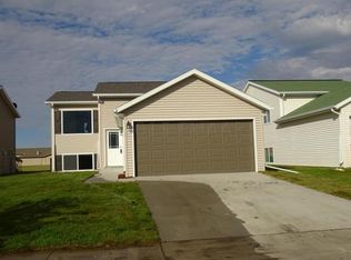 3019 30th St S, Moorhead, MN 56560