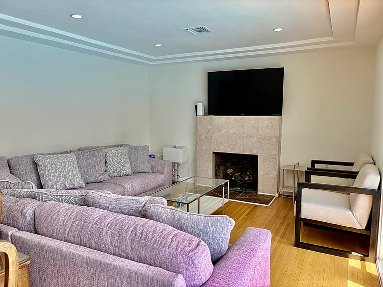4506 Bakman Ave — Photo 14