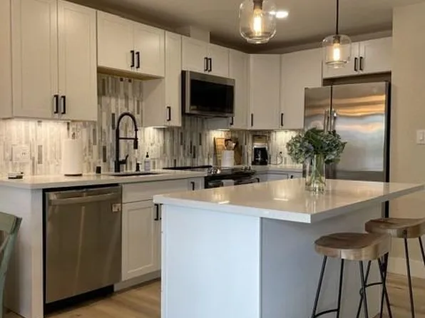 3701 Colonial Dr #14, Modesto, CA 95356