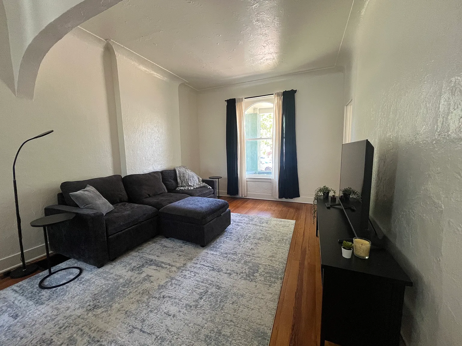 1 bed, 750 sqft, $2,300 — Photo 4