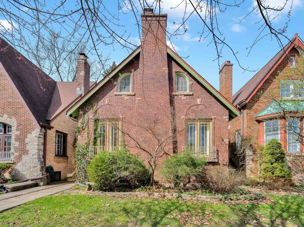 5718 N Sacramento Ave, Chicago, IL 60659