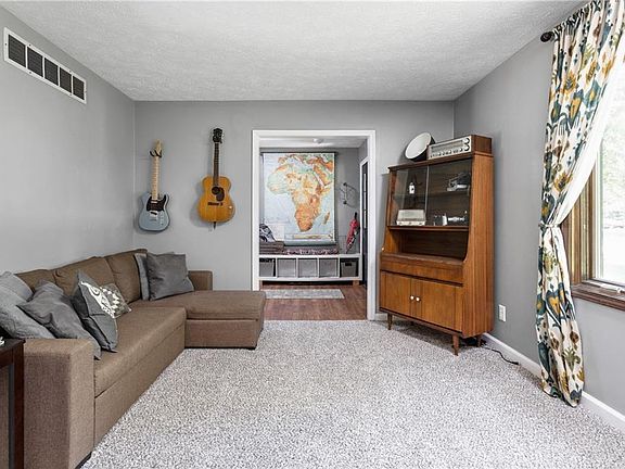 4th image of 8104 Barbara Dr