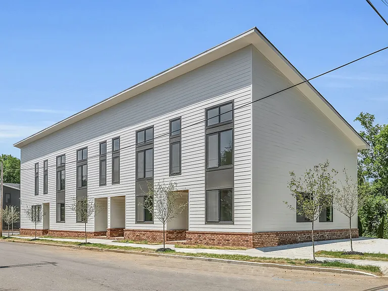 2227 Bailey Ave — Photo 3