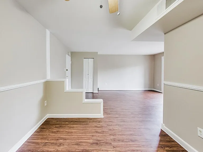7611 Maple Ave #202 — Photo 11