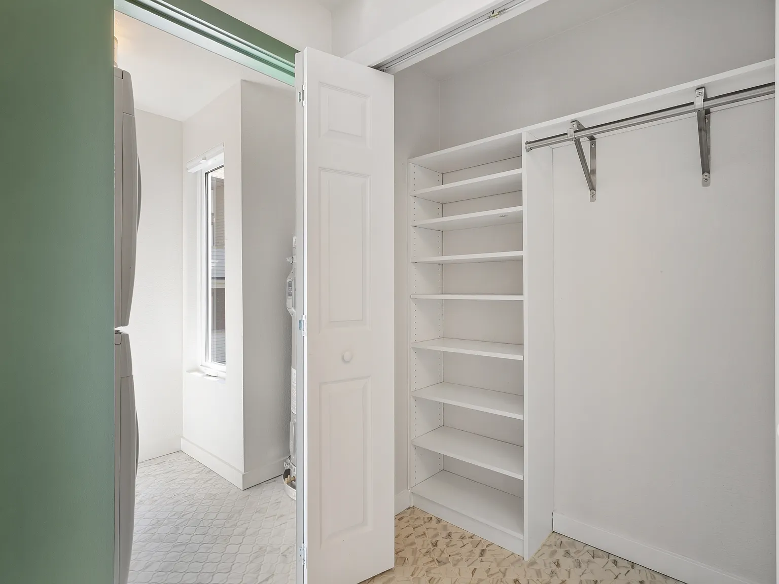 1 bed, 833 sqft, $2,100 — Photo 3