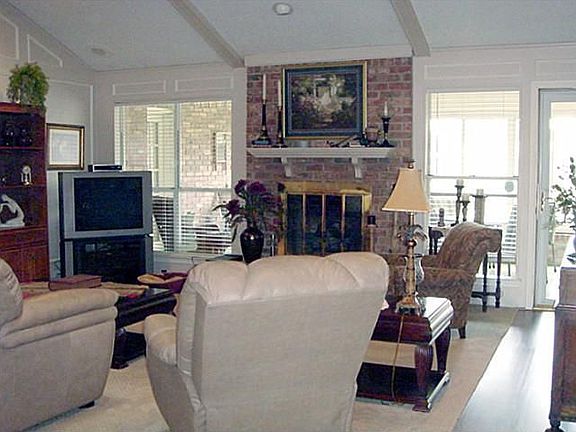 5th image of 3216 Ivy Dr