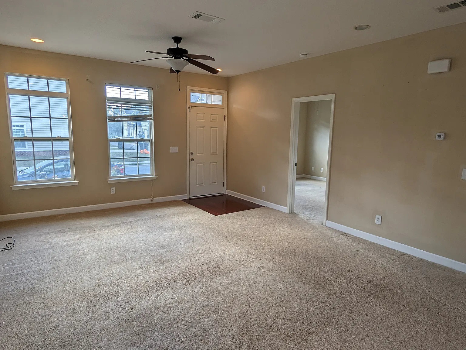 4 Bedrooms! — Photo 2