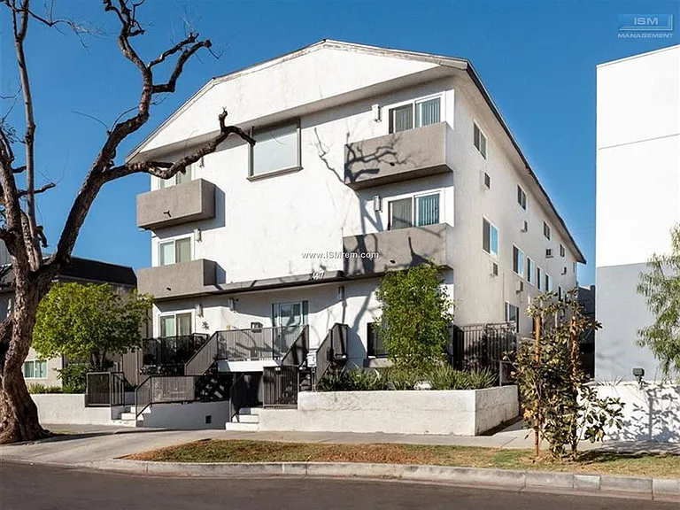 14417 Tiara St — Photo 23