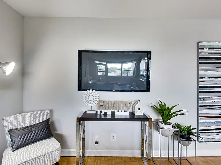 630 Roselawn Ave — Photo 65