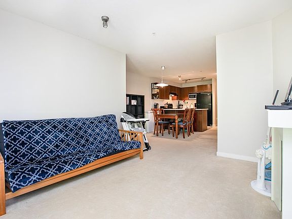 4th image of 4833 Brentwood Dr #304