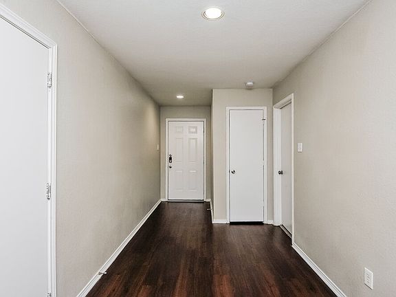 3rd image of 1508 Queens Brook Ln